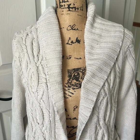 Lilly Pulitzer XL cable knit cardigan. - Picture 2 of 7